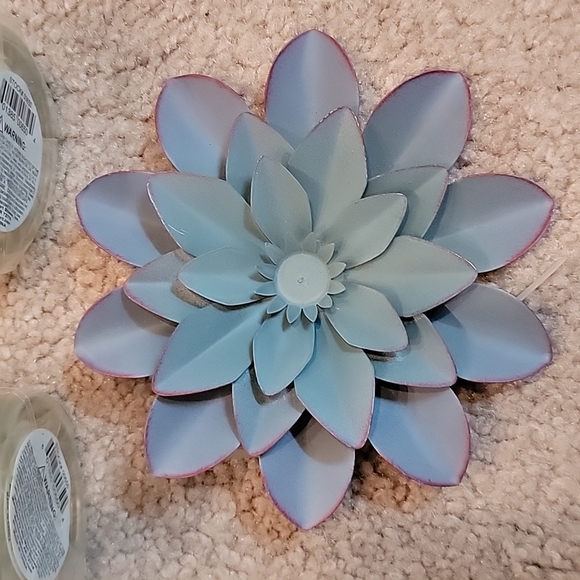 3/$15 Deal 🎉 Decor 🌼 Votive Candle (×2) and Flower - Picture 2 of 5